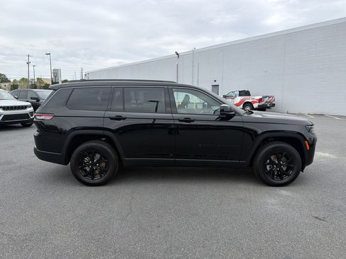 New 2026 Jeep Grand Cherokee L 2WD image 9