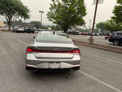 Used 2021 Hyundai Elantra SEL w/ Convenience Package FWD image 6