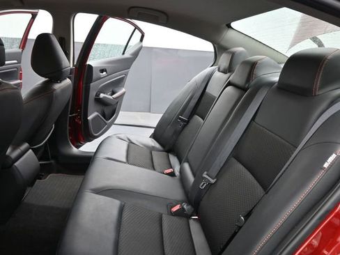 Used 2025 Nissan Altima 2.5 SR FWD image 14
