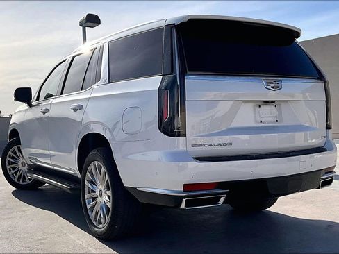 Used 2022 Cadillac Escalade Premium Luxury AWD/4WD image 4