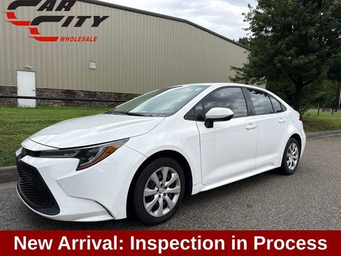 Used 2021 Toyota Corolla LE FWD image 1