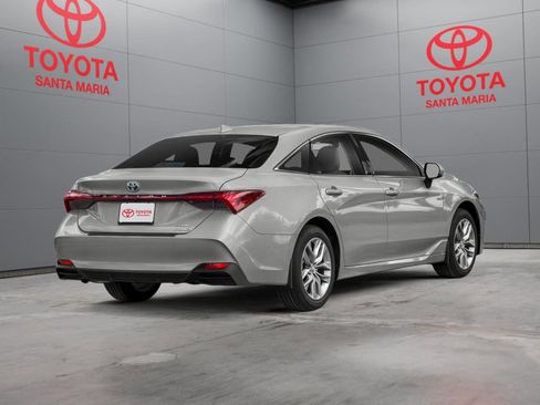 Used 2020 Toyota Avalon XLE w/ Moonroof Package FWD image 2