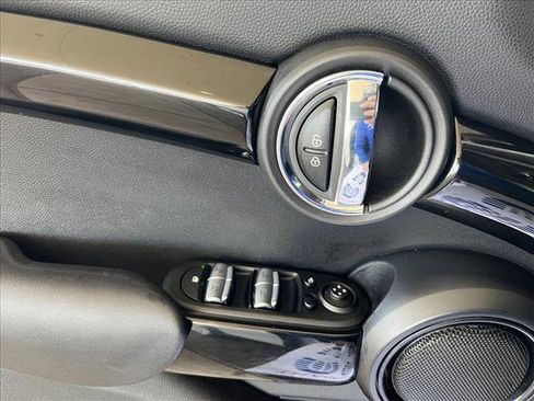 Used 2018 MINI Cooper S image 17