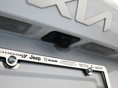 Used 2023 Kia Sorento S image 39