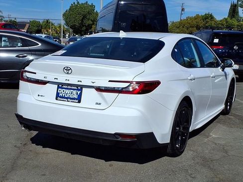 Used 2025 Toyota Camry SE image 4