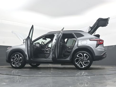 Used 2026 Chevrolet Trax RS w/ Sunroof Package FWD image 44