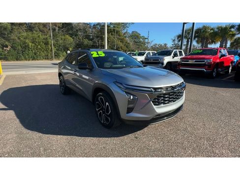 Certified 2025 Chevrolet Trax RS w/ Sunroof Package image 8
