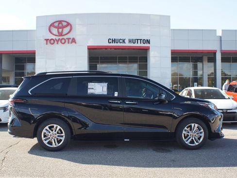 Used 2026 Toyota Sienna XLE image 14