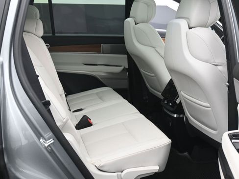 Used 2026 Cadillac Vistiq Luxury AWD/4WD image 12