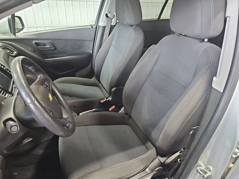 Used 2020 Chevrolet Trax LS w/ Tint and Cruise Package AWD/4WD image 14