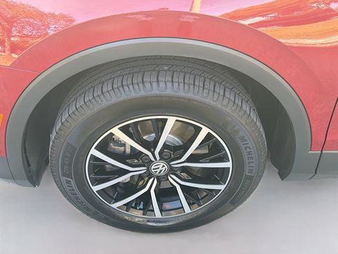 Used 2021 Volkswagen Tiguan SE image 36