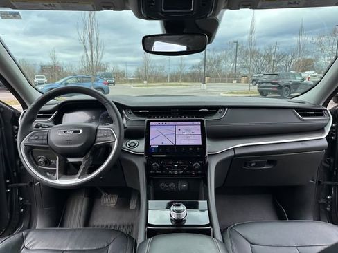 Used 2023 Jeep Grand Cherokee Limited w/ Black Appearance Package image 25