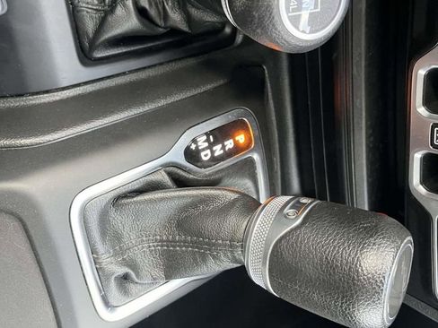 Used 2023 Jeep Gladiator Sport image 25