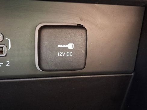 Used 2023 Jeep Grand Cherokee Laredo AWD/4WD image 28