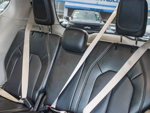 Used 2024 Chrysler Pacifica Select image 42