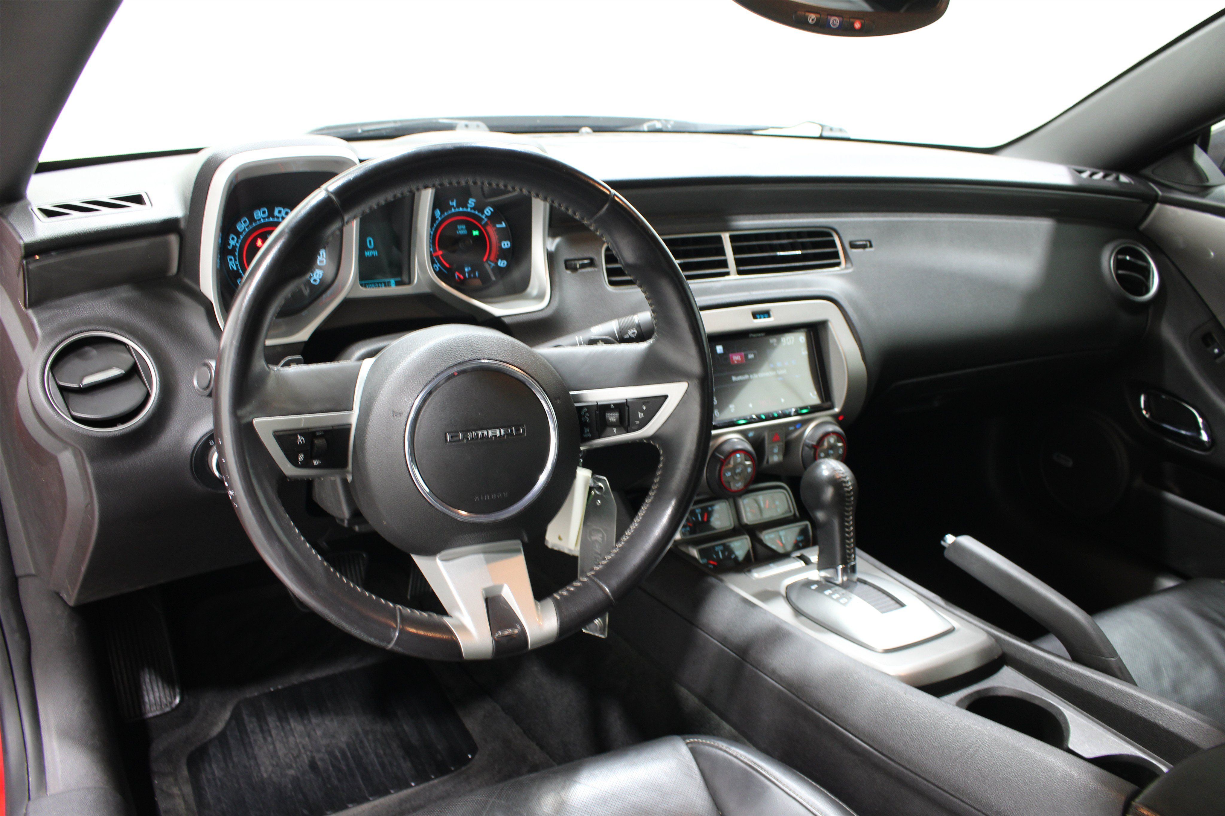 Used 2010 Chevrolet Camaro SS RWD image 2