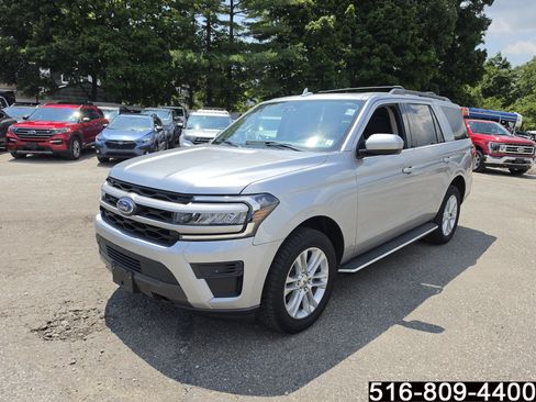 Used 2023 Ford Expedition XLT AWD/4WD image 9
