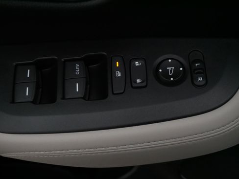 Certified 2026 Honda HR-V LX image 19