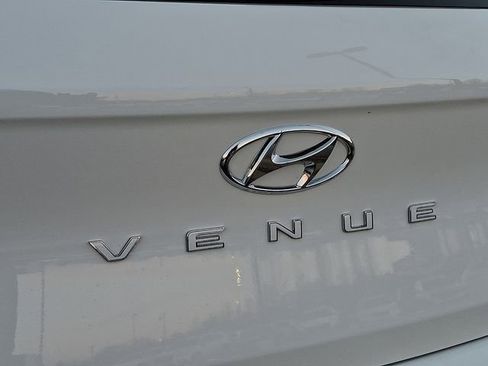 New 2026 Hyundai Venue SEL FWD image 23