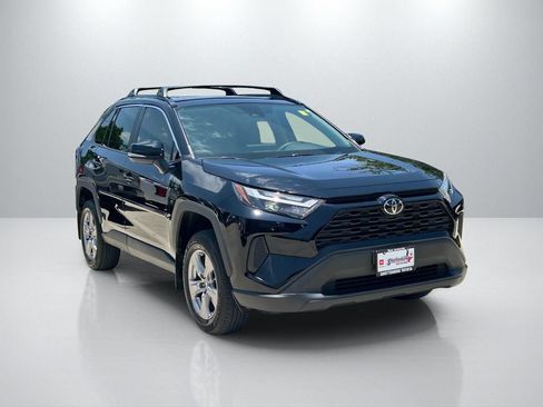 Used 2025 Toyota RAV4 XLE w/ Convenience Package FWD image 3