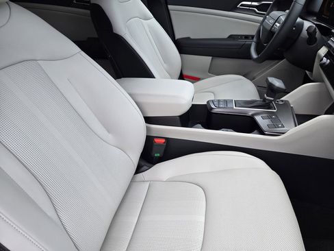 New 2026 Kia Sportage EX FWD image 11