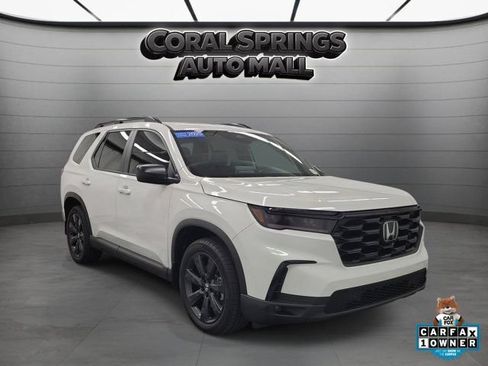Used 2025 Honda Pilot Sport image 1