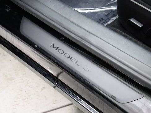Used 2023 Tesla Model 3 Standard Range image 21