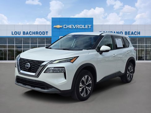 Used 2023 Nissan Rogue SV image 3