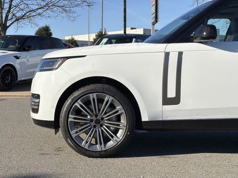 New 2026 Land Rover Range Rover Long Wheelbase SE image 9