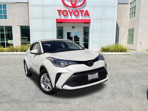 Used 2020 Toyota C-HR LE image 3
