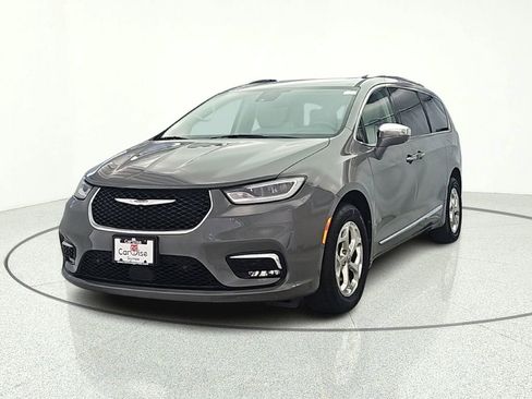 Used 2021 Chrysler Pacifica Limited w/ Premium & Safety Sphere Group AWD/4WD image 2