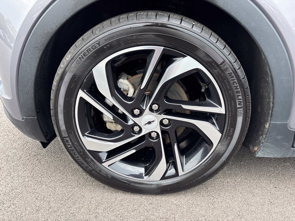 Used 2023 Chevrolet Bolt LT w/ Infotainment Package FWD image 10