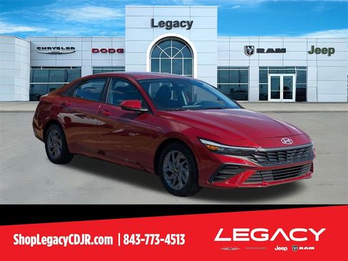 Used 2024 Hyundai Elantra SEL image 1