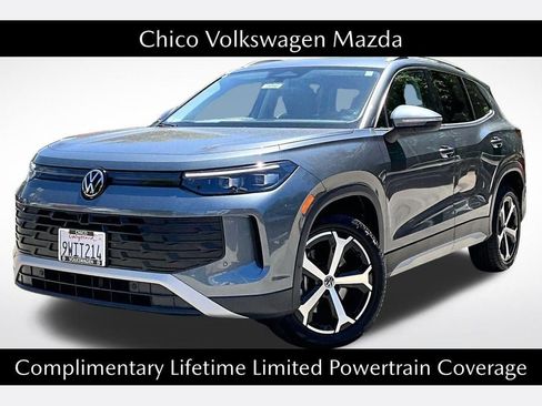 Certified 2026 Volkswagen Tiguan SE AWD/4WD image 1