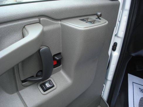 Used 2021 Chevrolet Express 2500 RWD image 29