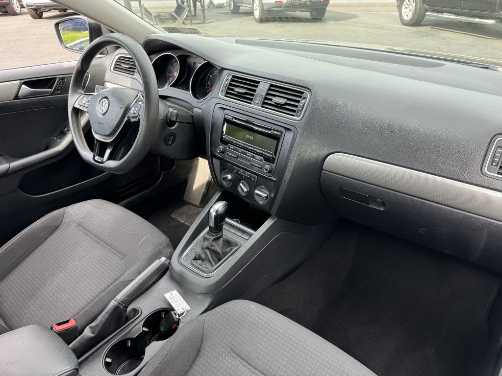 Used 2015 Volkswagen Jetta SE FWD image 9
