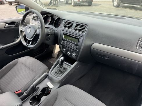 Used 2015 Volkswagen Jetta SE image 9