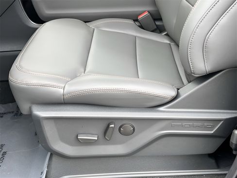 New 2025 Ford Expedition Active image 25