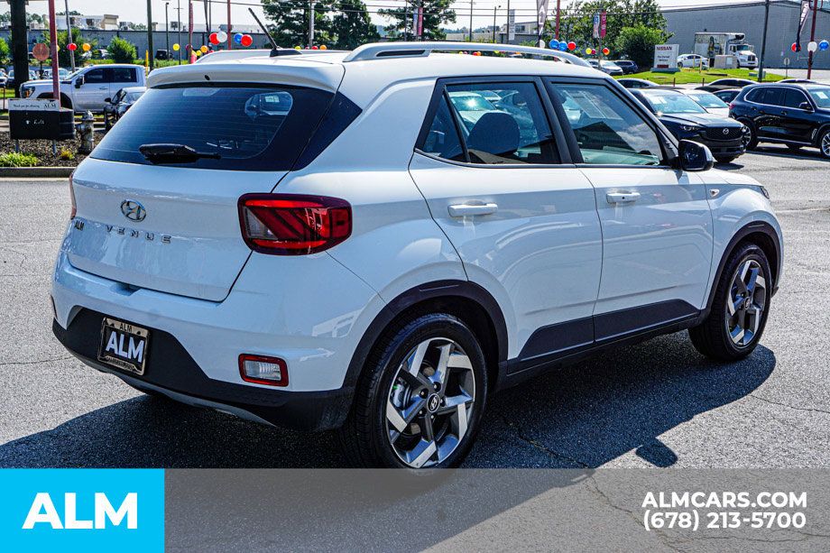 Used 2025 Hyundai Venue SEL FWD image 5