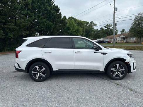Used 2023 Kia Sorento S w/ Panoramic Sunroof Package FWD image 3