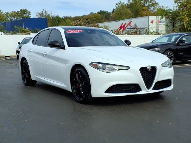 Used 2021 Alfa Romeo Giulia Ti w/ Nero Edizione AWD/4WD image 3