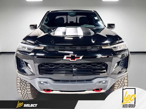 Used 2025 Chevrolet Colorado ZR2 w/ Technology Package AWD/4WD image 2