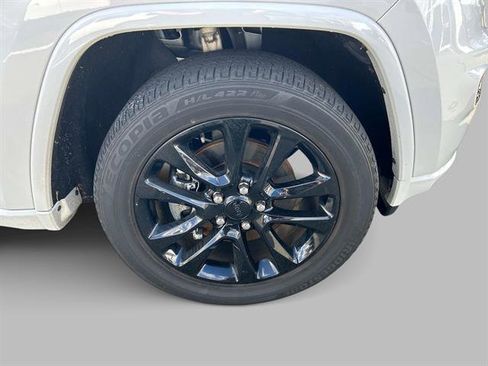 Certified 2022 Jeep Grand Cherokee Laredo X image 19