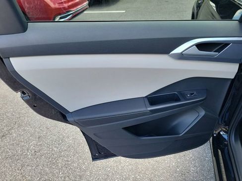 New 2026 Volkswagen Taos SE AWD/4WD image 9