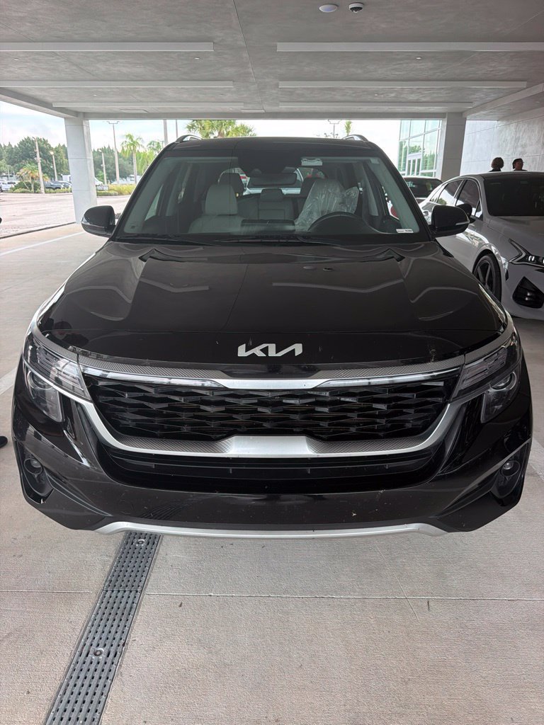Used 2023 Kia Seltos EX AWD/4WD image 2