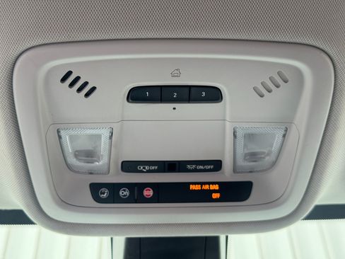 Used 2019 Chevrolet Traverse Premier AWD/4WD image 34