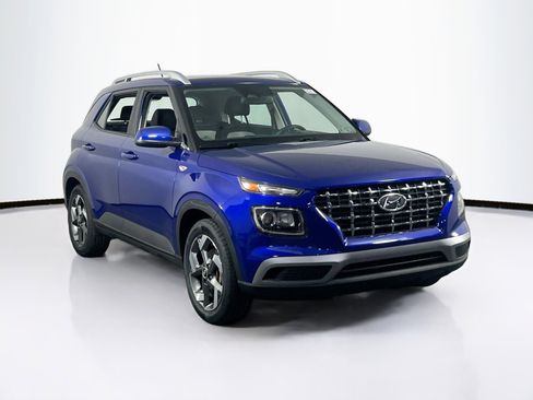Used 2023 Hyundai Venue SEL FWD image 3
