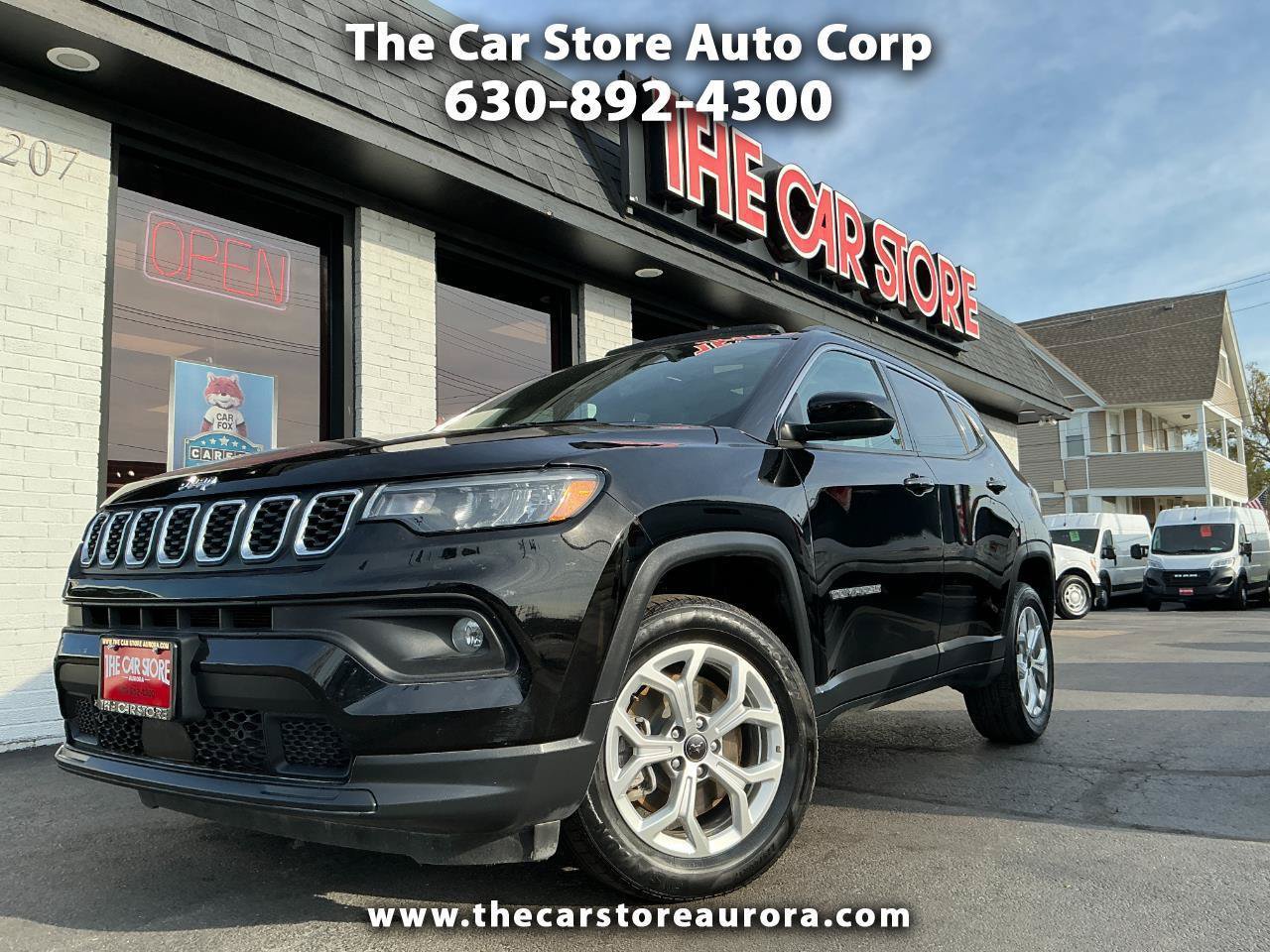 Used 2025 Jeep Compass Latitude w/ Sun & Sound Group AWD/4WD image 1
