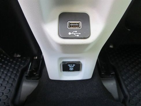 Used 2022 Jeep Renegade Limited image 21