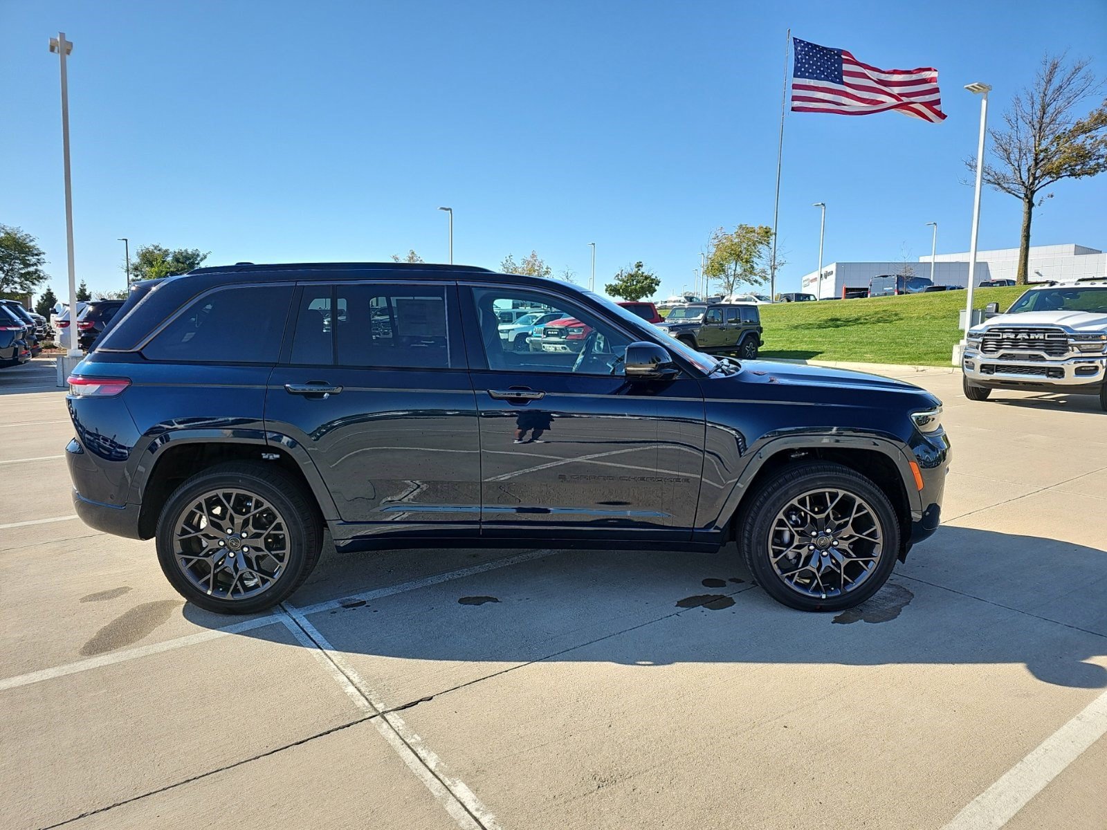New 2027 Jeep Grand Cherokee Summit AWD/4WD image 7